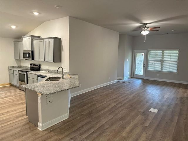 33 Greenbriar Loop, Angleton, TX 77515