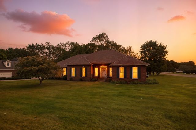 3 Derby Dr, Fayetteville, TN 37334