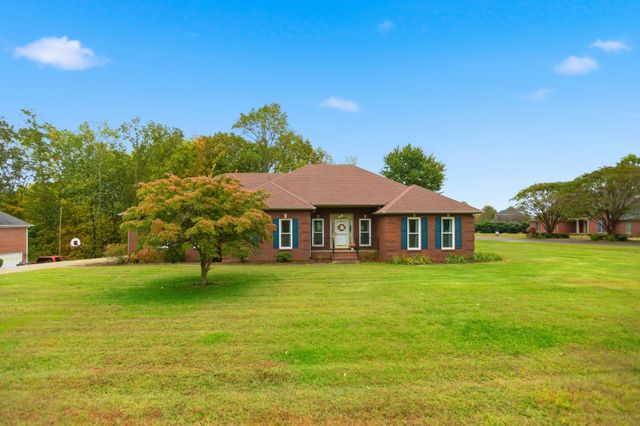 3 Derby Dr, Fayetteville, TN 37334