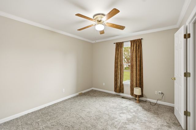 3 Derby Dr, Fayetteville, TN 37334