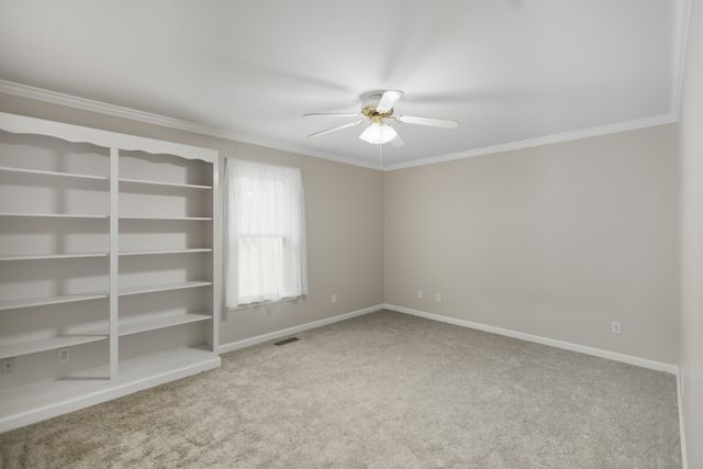 3 Derby Dr, Fayetteville, TN 37334