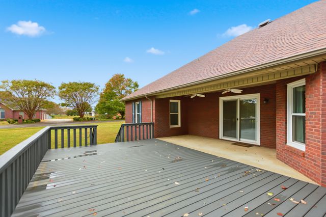 3 Derby Dr, Fayetteville, TN 37334