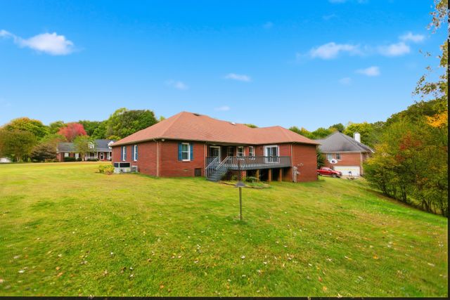 3 Derby Dr, Fayetteville, TN 37334