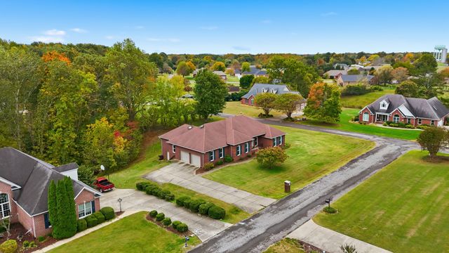 3 Derby Dr, Fayetteville, TN 37334