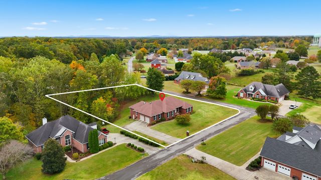 3 Derby Dr, Fayetteville, TN 37334