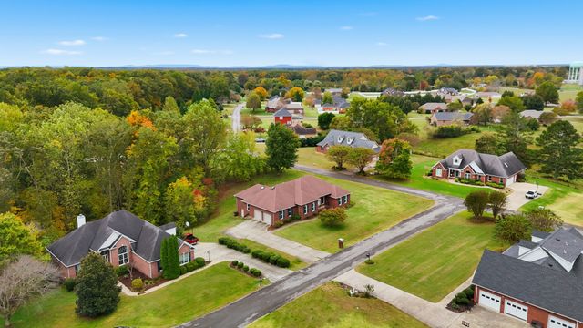 3 Derby Dr, Fayetteville, TN 37334