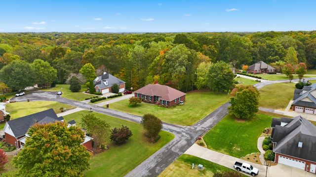 3 Derby Dr, Fayetteville, TN 37334