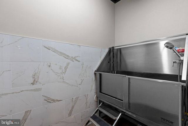 2500 KELLY RD, Warrington, PA 18976