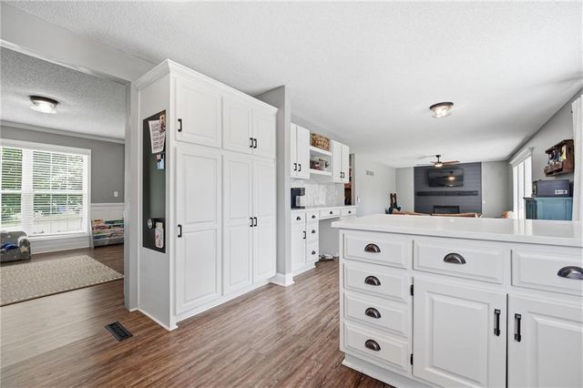 21403 W 54th Terrace, Shawnee, KS 66218