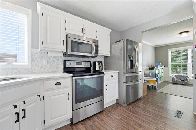 21403 W 54th Terrace, Shawnee, KS 66218