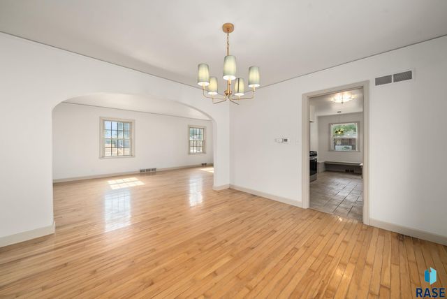 418 S West Ave Avenue, Sioux Falls, SD 57104