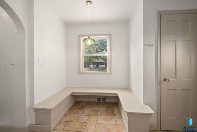 418 S West Ave Avenue, Sioux Falls, SD 57104