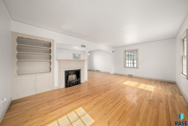 418 S West Ave Avenue, Sioux Falls, SD 57104