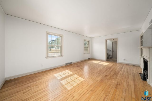 418 S West Ave Avenue, Sioux Falls, SD 57104