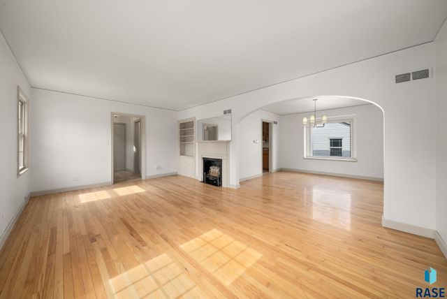 418 S West Ave Avenue, Sioux Falls, SD 57104