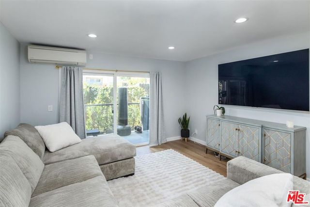 9005 Cynthia Street 214, West Hollywood, CA 90069