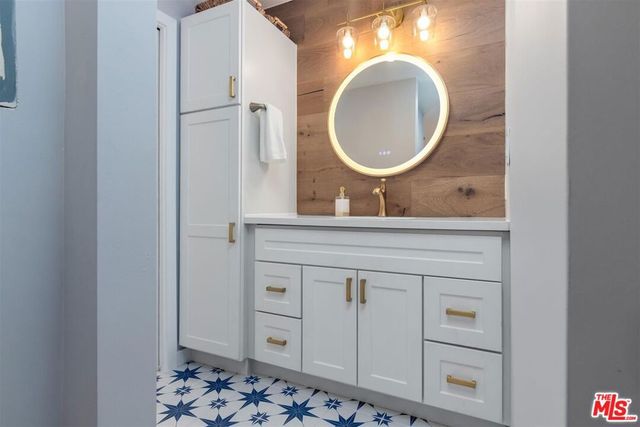 9005 Cynthia Street 214, West Hollywood, CA 90069