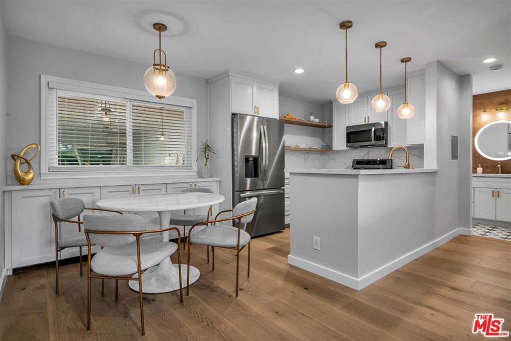 9005 Cynthia Street 214, West Hollywood, CA 90069