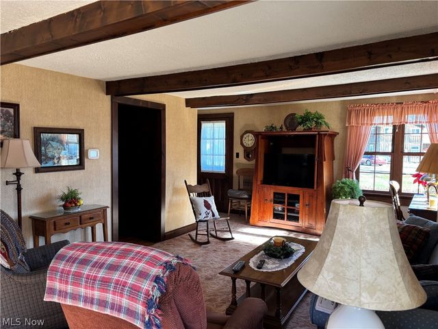 837 Walls Lake Drive NE, Vienna, OH 44473