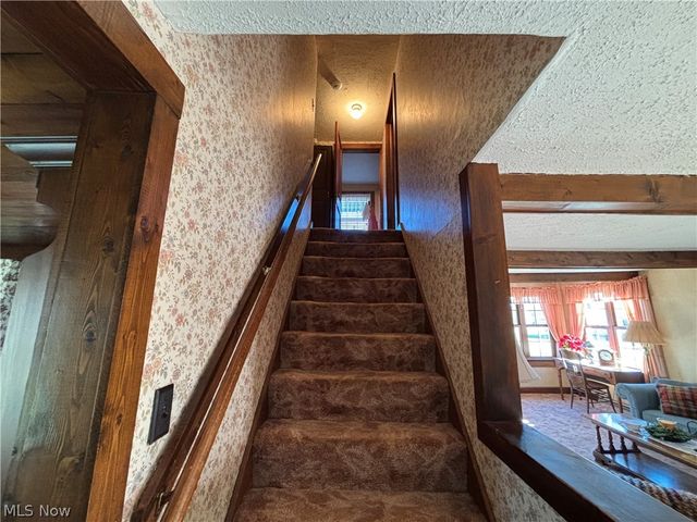 837 Walls Lake Drive NE, Vienna, OH 44473