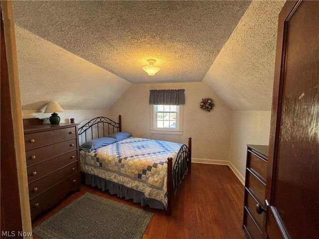 837 Walls Lake Drive NE, Vienna, OH 44473