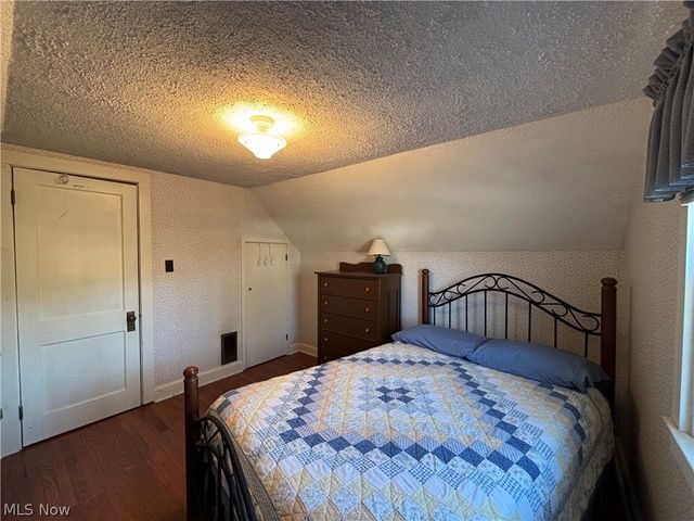 837 Walls Lake Drive NE, Vienna, OH 44473