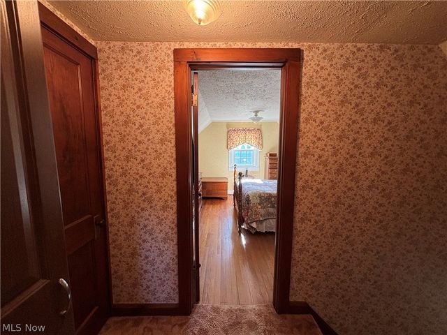 837 Walls Lake Drive NE, Vienna, OH 44473