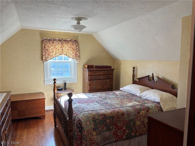 837 Walls Lake Drive NE, Vienna, OH 44473