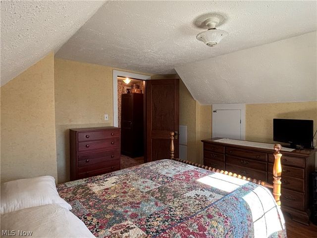 837 Walls Lake Drive NE, Vienna, OH 44473