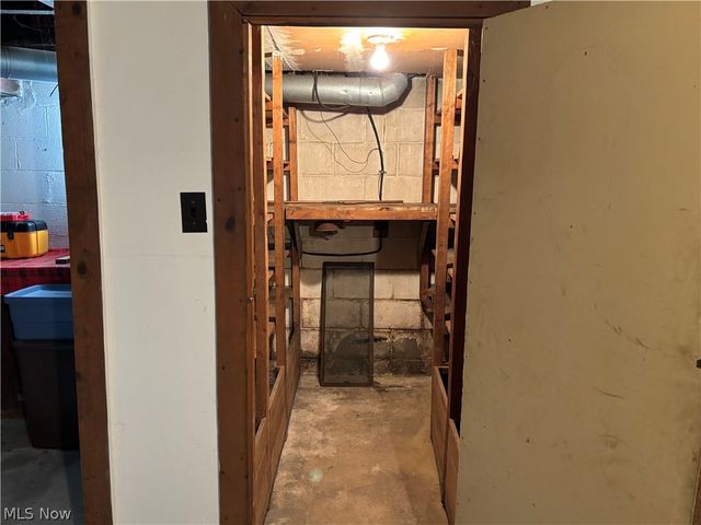 837 Walls Lake Drive NE, Vienna, OH 44473