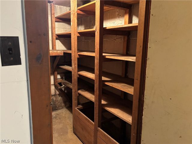 837 Walls Lake Drive NE, Vienna, OH 44473