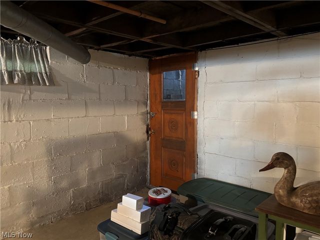 837 Walls Lake Drive NE, Vienna, OH 44473