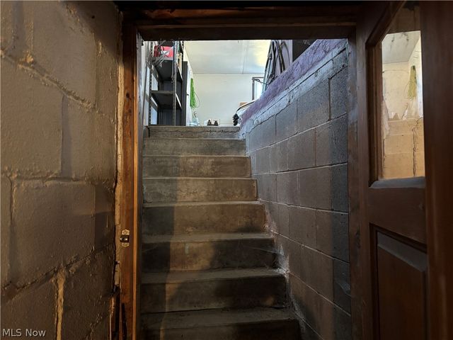 837 Walls Lake Drive NE, Vienna, OH 44473