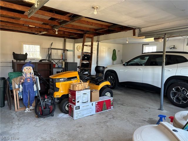 837 Walls Lake Drive NE, Vienna, OH 44473