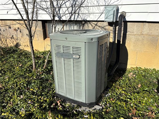 837 Walls Lake Drive NE, Vienna, OH 44473