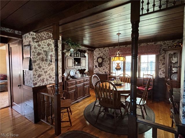 837 Walls Lake Drive NE, Vienna, OH 44473