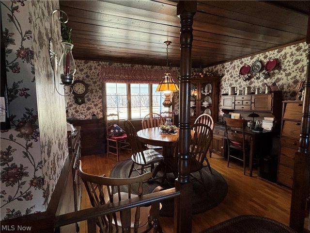 837 Walls Lake Drive NE, Vienna, OH 44473