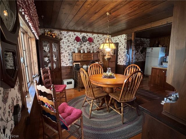 837 Walls Lake Drive NE, Vienna, OH 44473