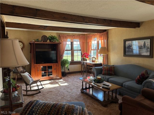 837 Walls Lake Drive NE, Vienna, OH 44473