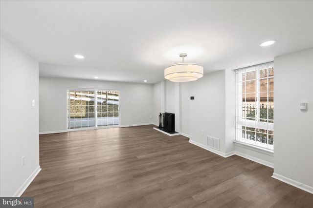 9226 THREE OAKS DR, Silver Spring, MD 20901