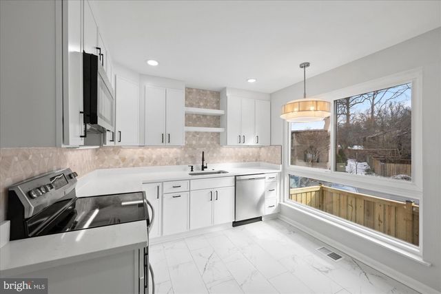 9226 THREE OAKS DR, Silver Spring, MD 20901