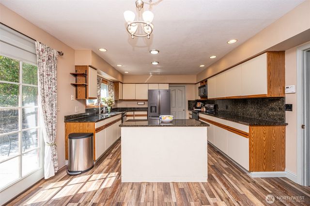36721 6th Avenue SW, Federal Way, WA 98023