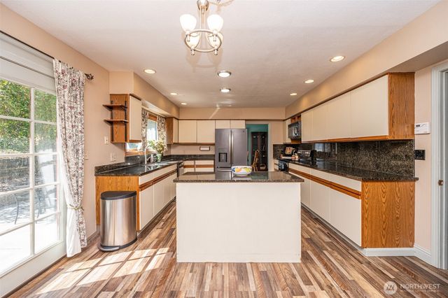 36721 6th Avenue SW, Federal Way, WA 98023