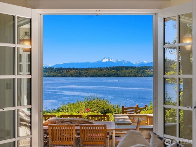 13401 Manzanita Road NE, Bainbridge Island, WA 98110
