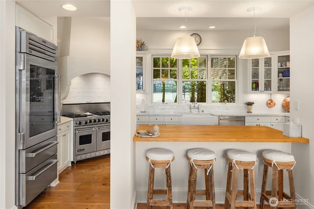 13401 Manzanita Road NE, Bainbridge Island, WA 98110