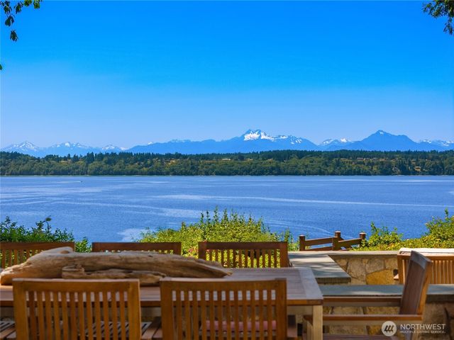 13401 Manzanita Road NE, Bainbridge Island, WA 98110