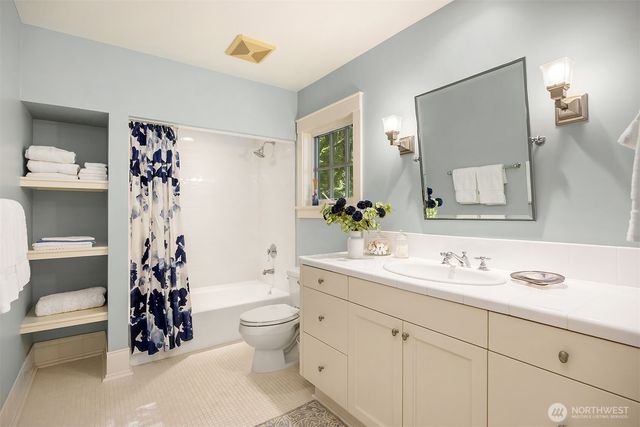 13401 Manzanita Road NE, Bainbridge Island, WA 98110