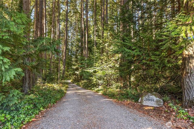13401 Manzanita Road NE, Bainbridge Island, WA 98110