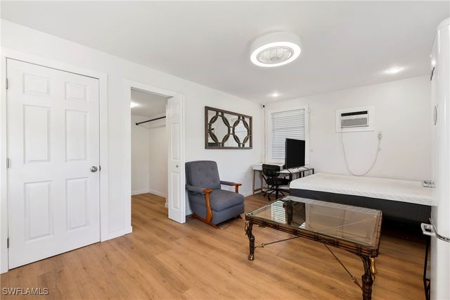2432 Washington AVE, Naples, FL 34112
