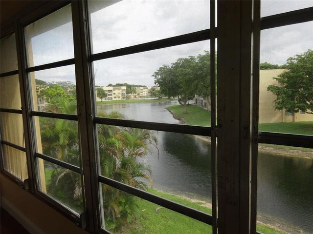 6050 NW 64th Avenue 307, Tamarac, FL 33319